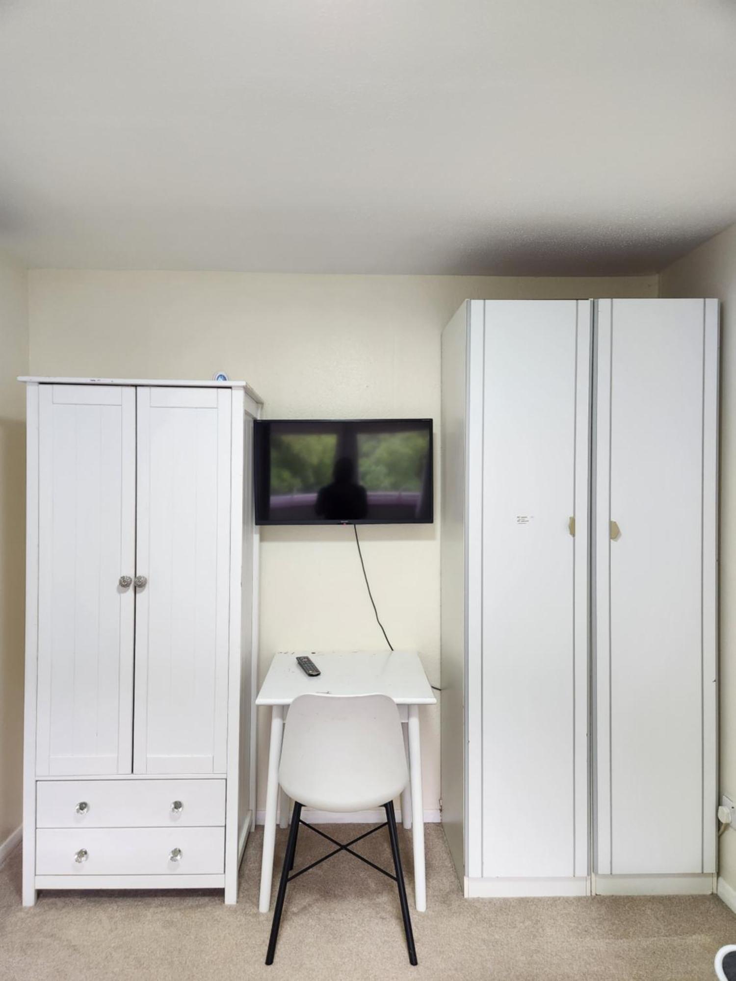 Twin Room In Crawley,Gatwick,West Sussex Ifield Esterno foto