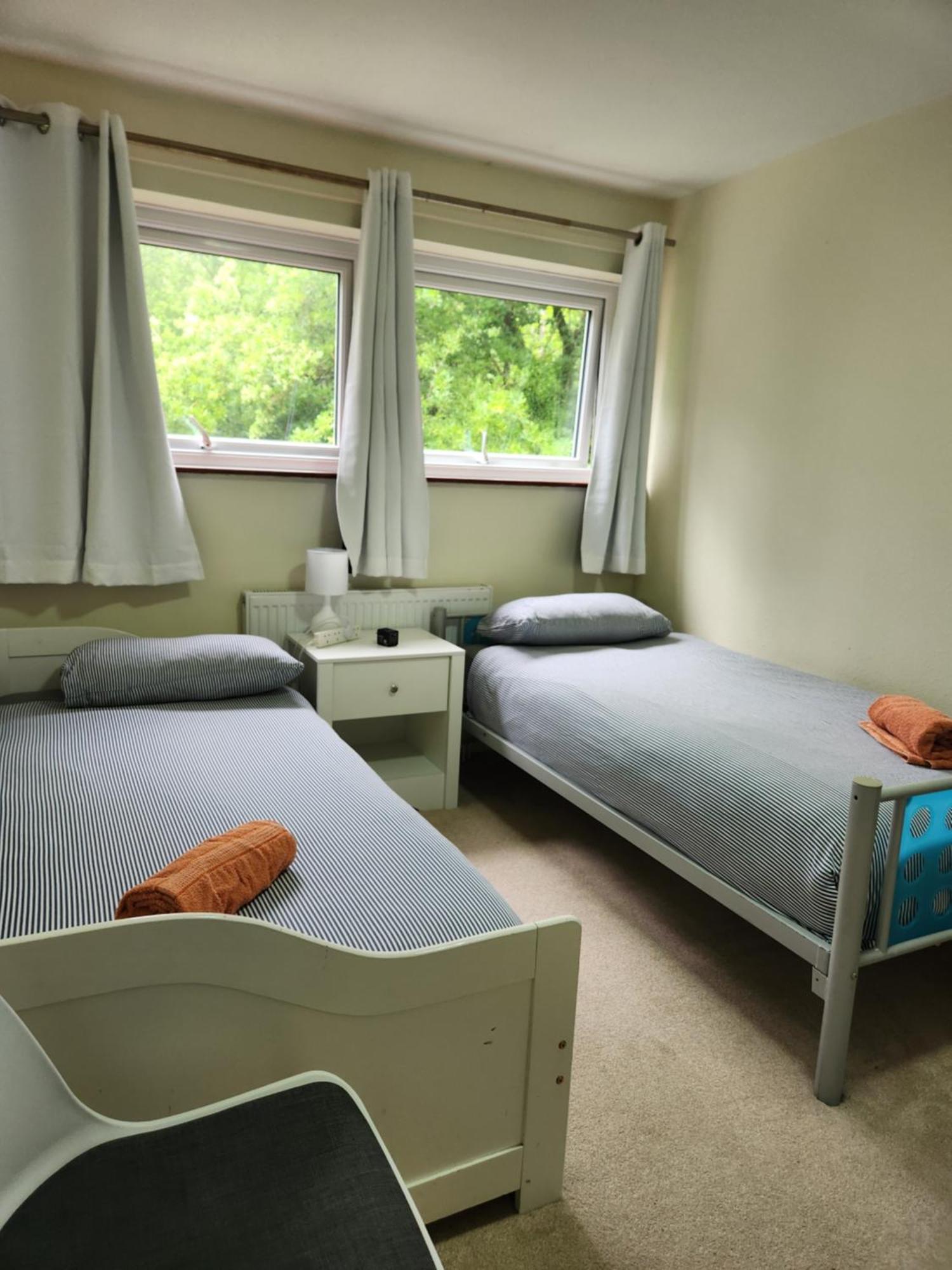 Twin Room In Crawley,Gatwick,West Sussex Ifield Esterno foto